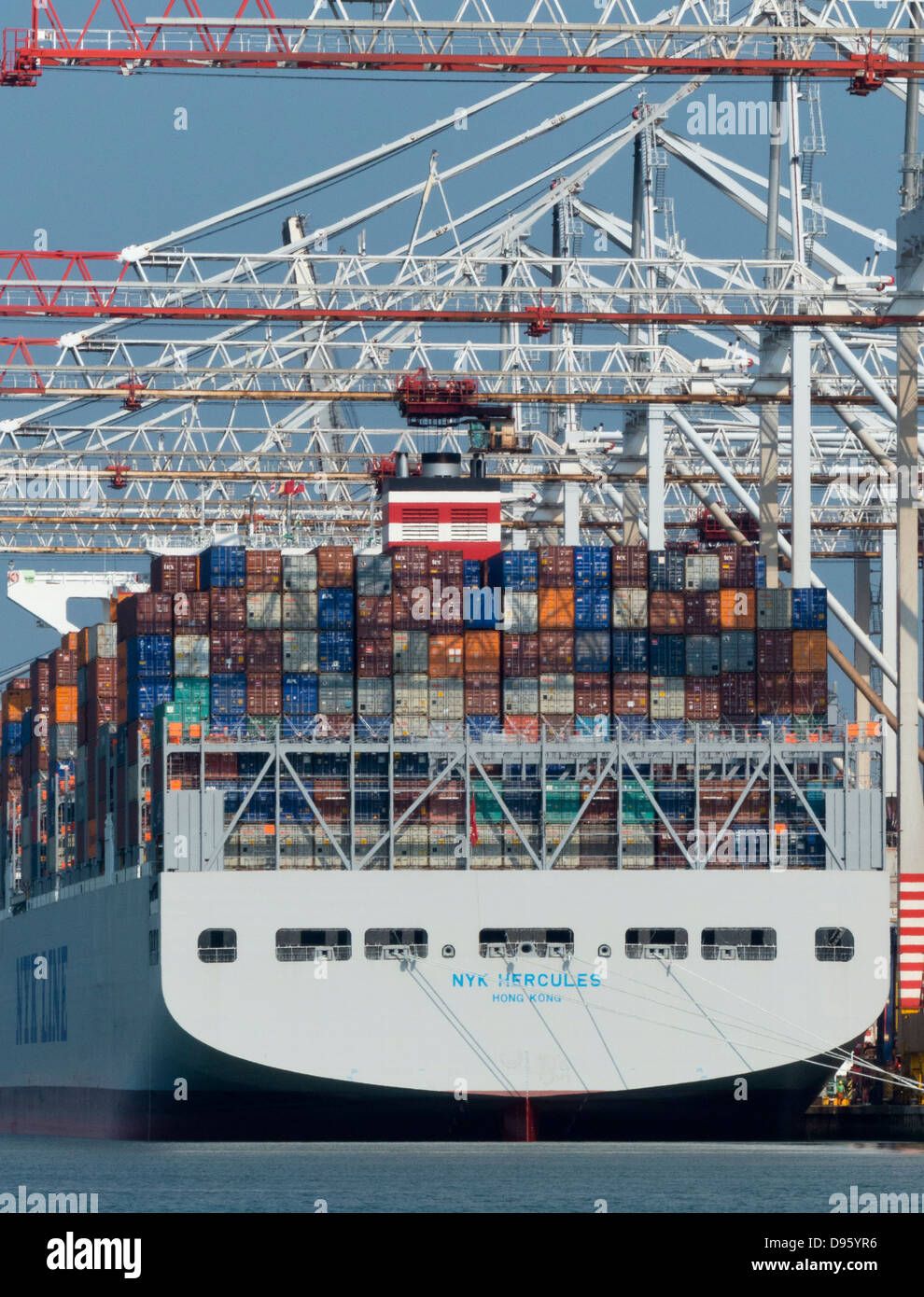 Southampton-Container-Hafen große Terminal handling Schiffe Krane Fracht Export Import riesig großen massiv hoch hoher Fluss-Test Stockfoto