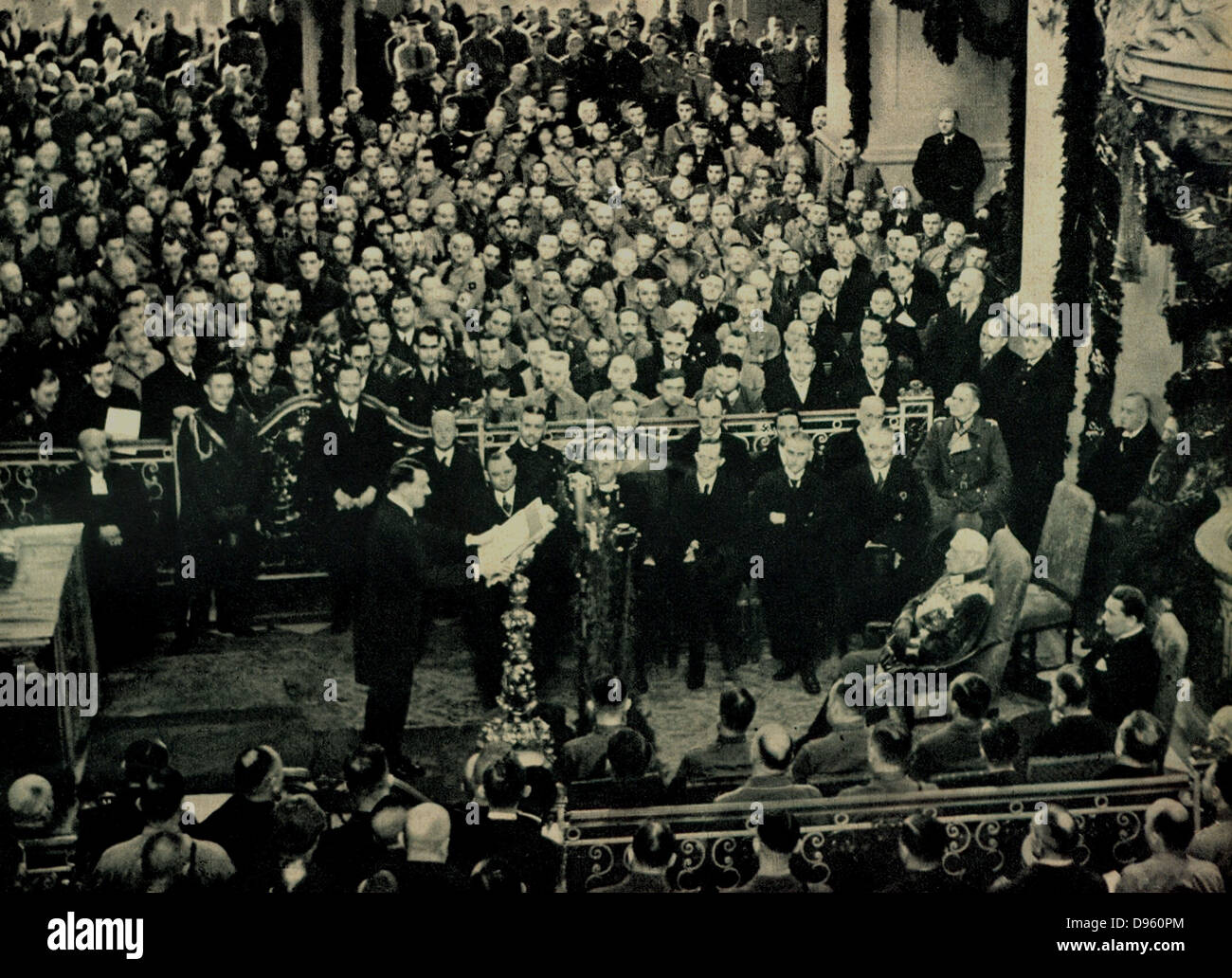 Adolf Hitler wird als Bundeskanzler der Bundesrepublik Deutschland 1933 vor Präsident Hindenburg und Schlüssel Nazi-Führer vereidigt. Stockfoto
