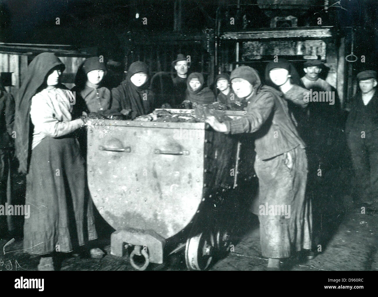 Zwangsarbeiter in einem polnischen Mine in Nazi besetzt Schlesien c1941. Stockfoto