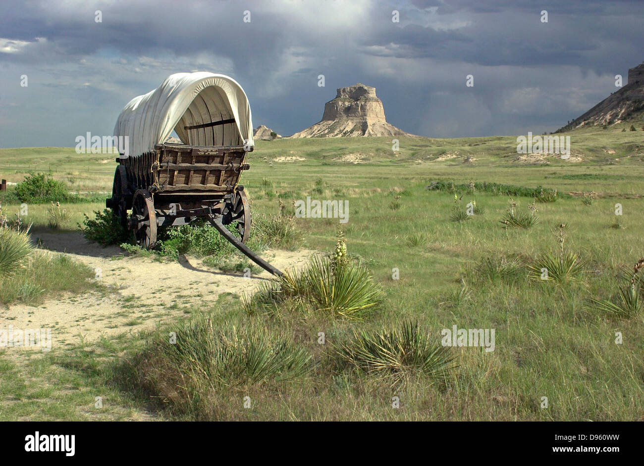 Restaurierte Conestoga Wagon an Scotts Bluff National Monument auf dem Oregon Trail in Nebraska. Digitale Fotografie Stockfoto