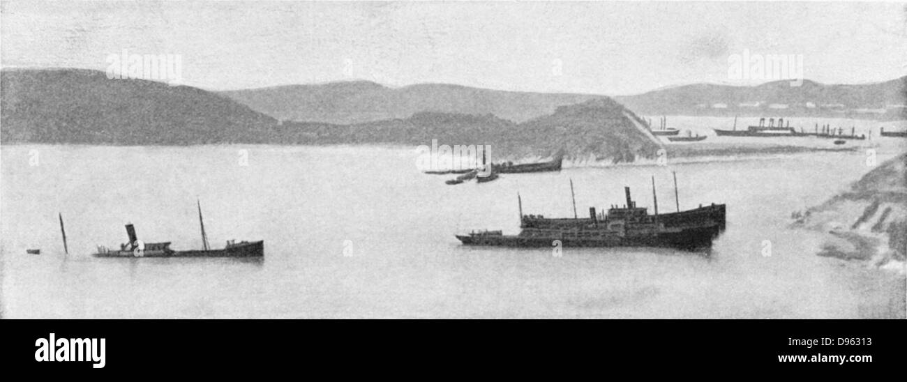 Russo-Japanischen Krieg 1904-1905: versunkene japanische Schiff Blockade Schiffe an der Hafeneinfahrt von Port Arthur. Stockfoto