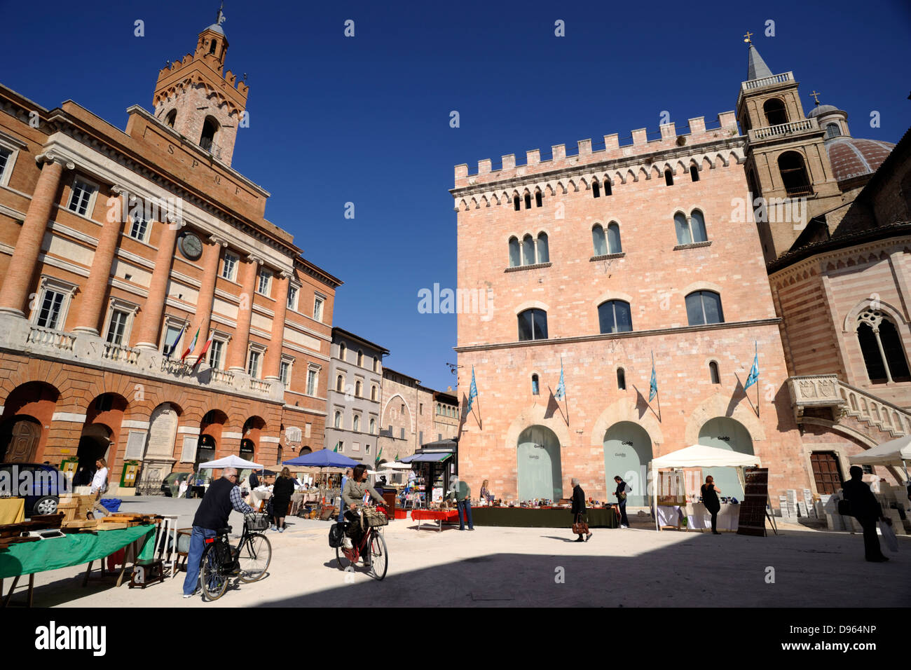 Italien, Umbrien, Foligno, Piazza della Repubblica Stockfoto