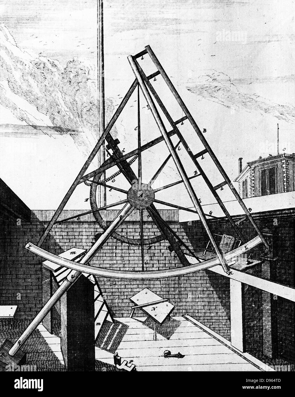 Flamsteed's equatorially montiert Sextant mit Teleskop montiert. Blick vom Teleskop Seite. Auf der rechten Seite der Abbildung ist die äußere des Octagon Zimmer im Flamsteed House, Greenwich, auf Befehl von Karl II. (1630-1685), der die erste königliche Sternwarte gebaut wurde. Flamsteed wurde der erste Astronom Royal. Von "Historia Coelestis Britannica" von John Flamsteed (London, 1725). Gravur. Stockfoto