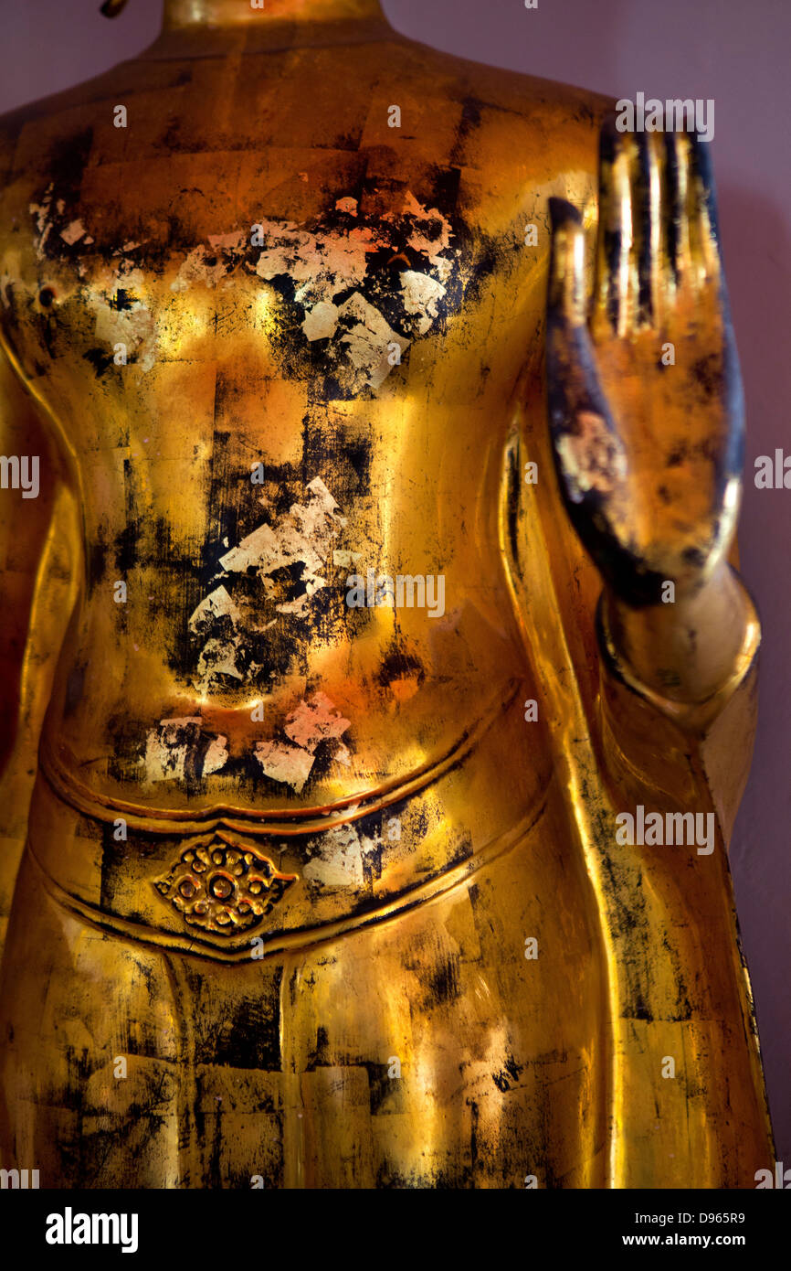 Äußeren Kreuzgang des Wat Pho Tempel hat 400 Buddhas gekauft von König Rama, Bangkok, Thailand Stockfoto