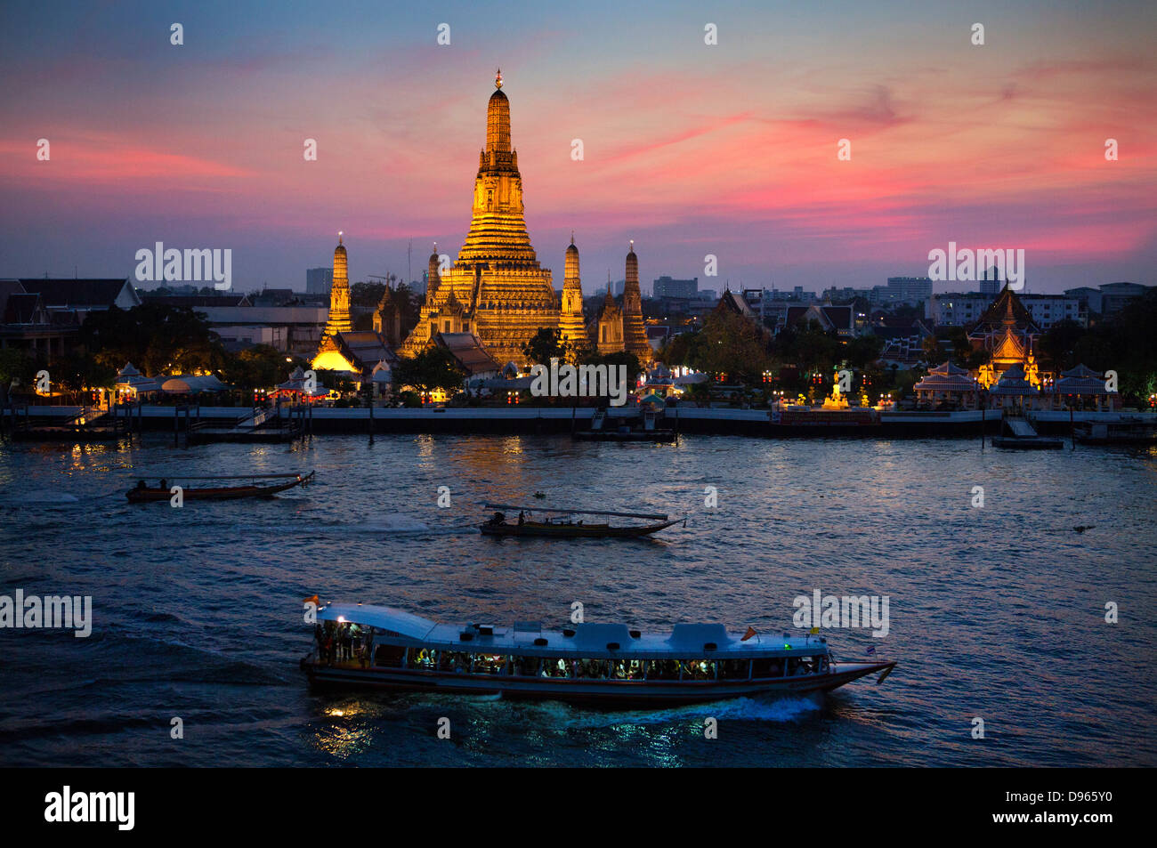 Wat Arun ist ein buddhistischer Tempel (Wat) in Bangkok Yai Bezirk, am Westufer des Chao Phraya River, Thailand Stockfoto