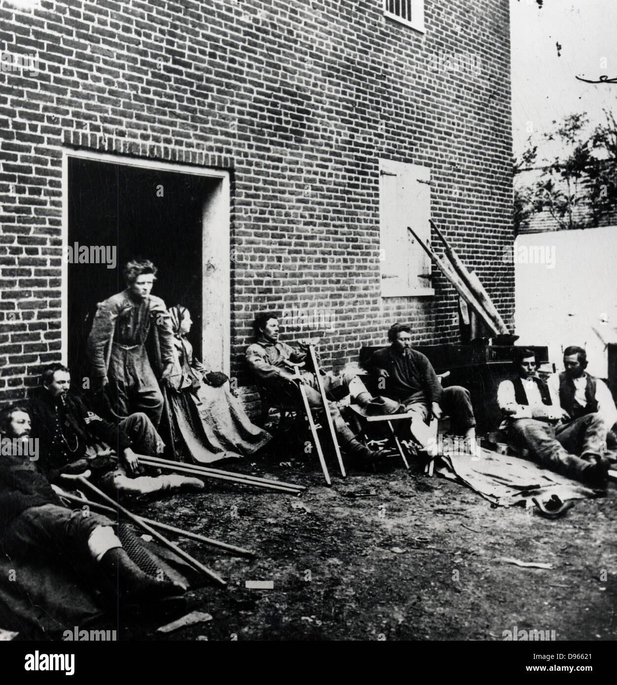 American Civil War: Verwundete Soldaten Pflege des Roten Kreuzes an der frischen Luft aussetzen. Zu fotografieren. Stockfoto