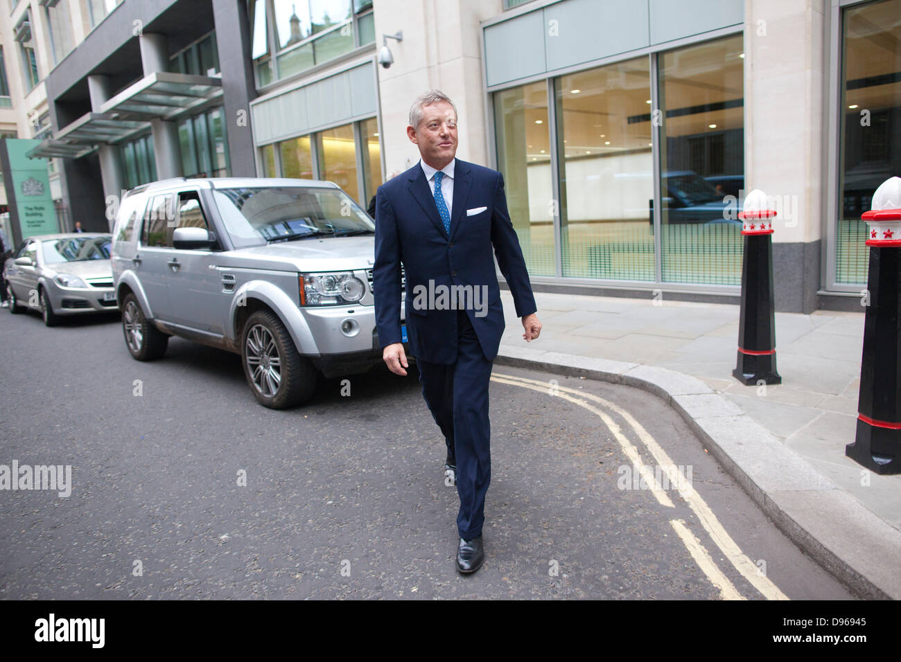 London, UK. 12. Juni 2013. Alexander Vik, Rollen Gebäude, London, UK Bild zeigt Alexander Vik, Präsident, Vorsitzender und Chief Executive Officer bei Sebastian Holdings Inc. angekommen Rollen Gebäude, London, wo er verklagt die Deutsche Bank über $ 8 Milliarden Verluste aus dem Jahr 2008 zu finanzieren. Stockfoto