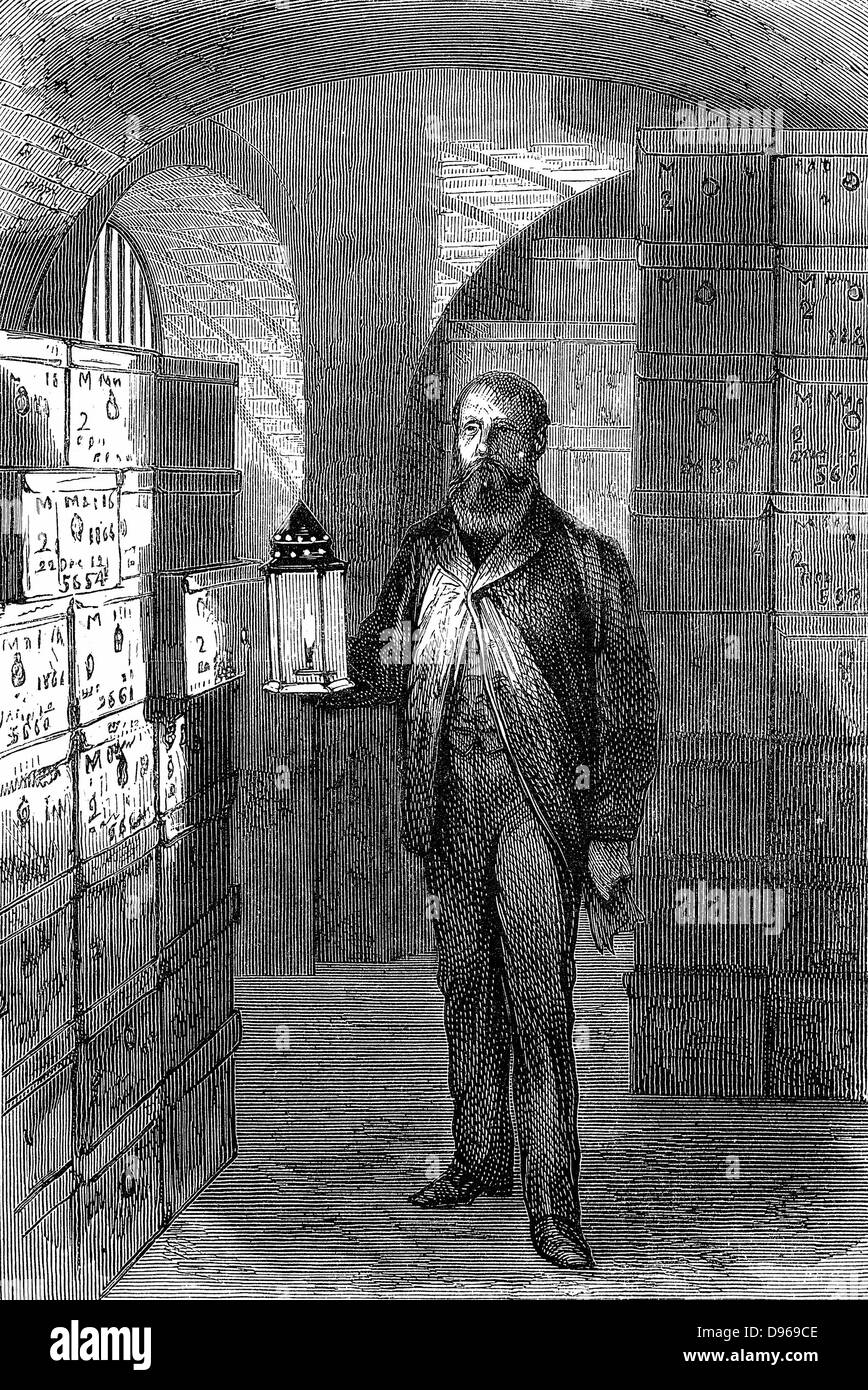 Geldschein-Speicher in den Gewölben der Bank of England c1870.  Mann hält Kerze Laterne. Gravur. Stockfoto