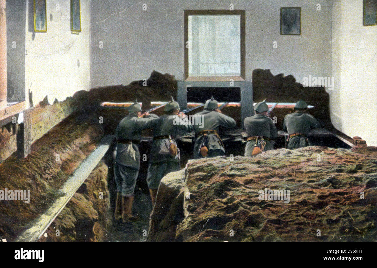 Deutsche Soldaten in eine defensive Position im vorderen Raum eines Hauses in städtischen Straße: Weltkrieg I. deutsche Postkarte c1916. Stockfoto