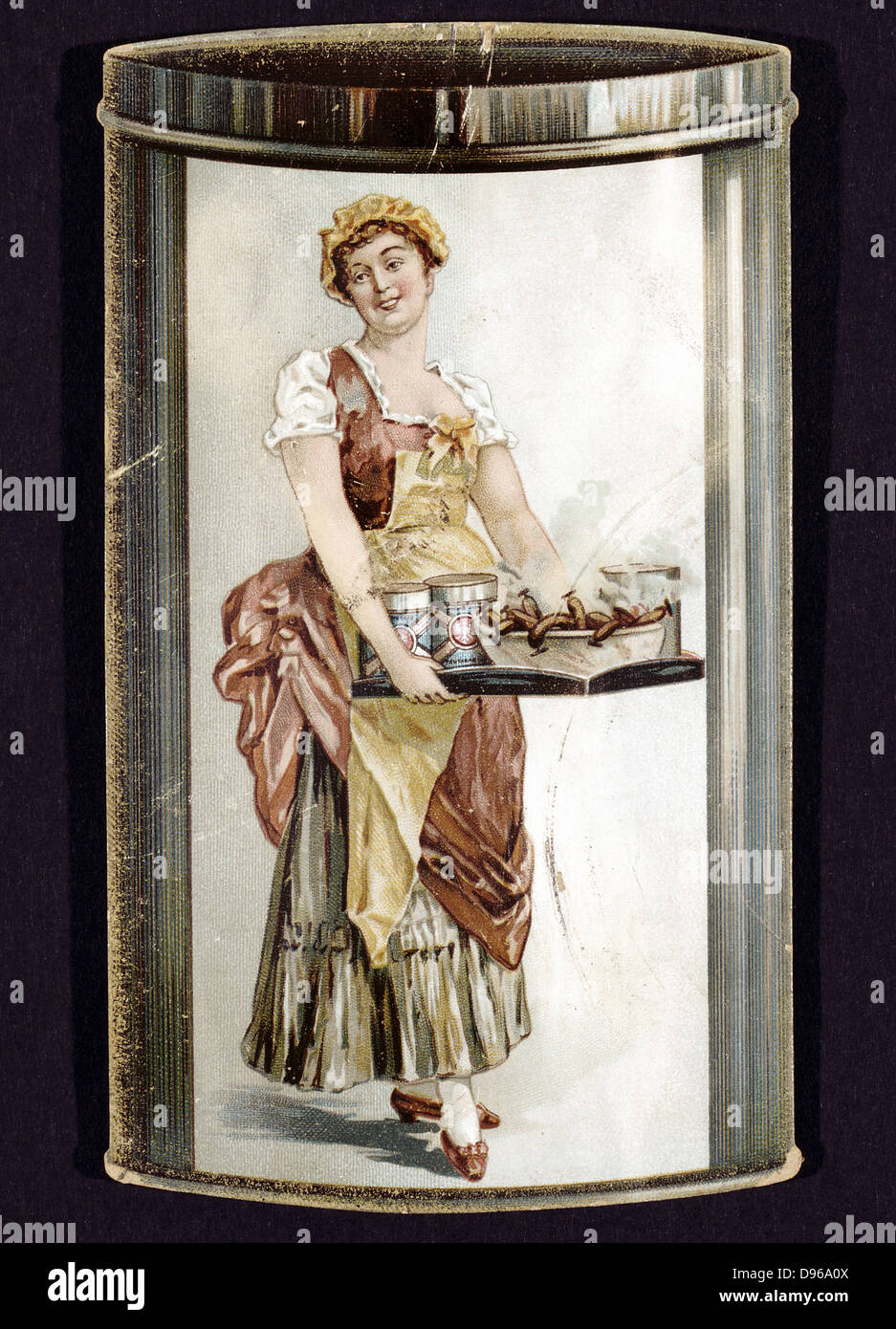 Umkehren des Handels Karte für Frankfurter Würstchen aus der Dose von Heinrich Bauer in Frankfurt am Main produziert. c 1895, lächelnde Mädchen mit Fach dampfender Würstchen. Stockfoto