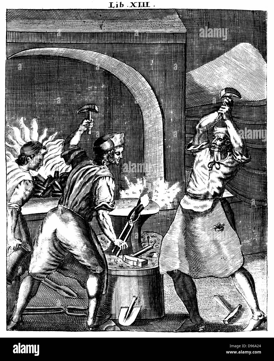 Schmiede bei der Arbeit. Hinweis schweres Leder Schürze getragen als Schutz vor heißem Metall und Holzkohle. Von Johannes Baptista Della Porta 'Magia Naturalis", Nürnberg 1715. Erste ausgabe Neapel 1558. Stockfoto