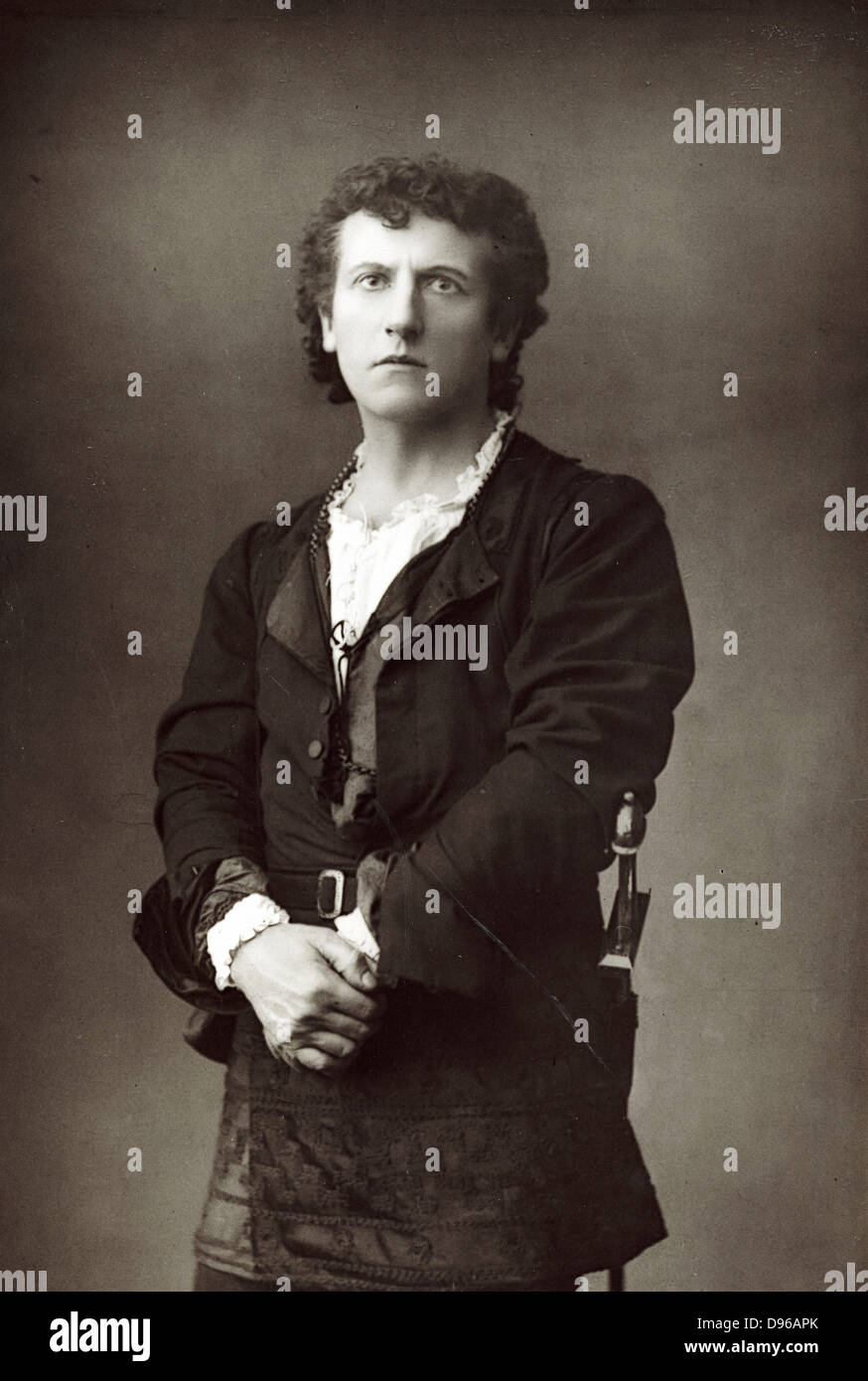 Wilson Barrett (1846-1904), englischer Schauspieler und Manager der alten Schule, gegen die Henry Arthur Jones und Arthur Wing Pinero reagiert. Foto veröffentlicht London c 1890 Stockfoto