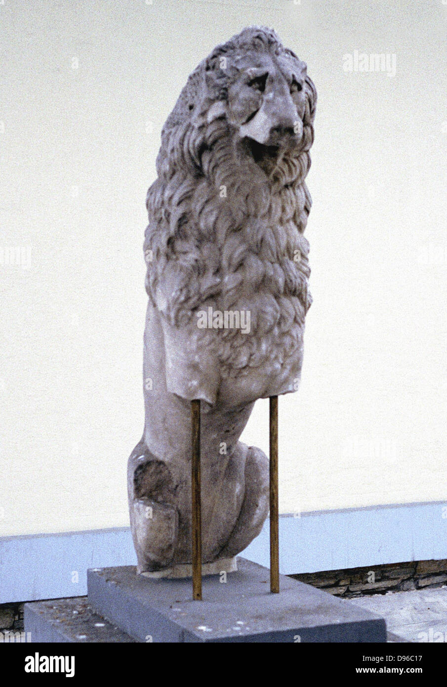 Schnitzen eines Löwen, Symbol des Königshauses von Mazedonien. Altgriechisch Stockfoto