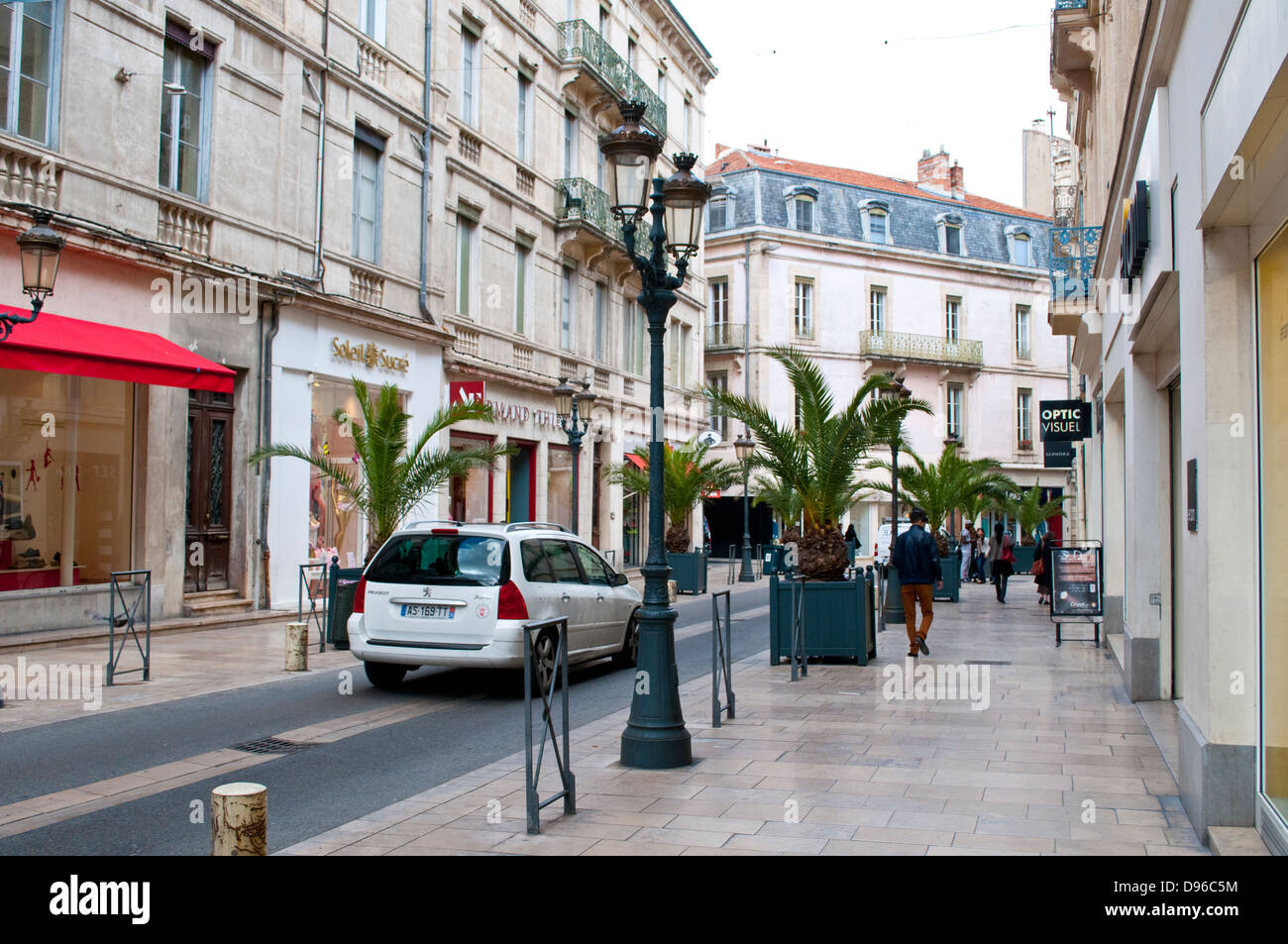 Straße in Zentral-Nimes, Frankreich Stockfoto