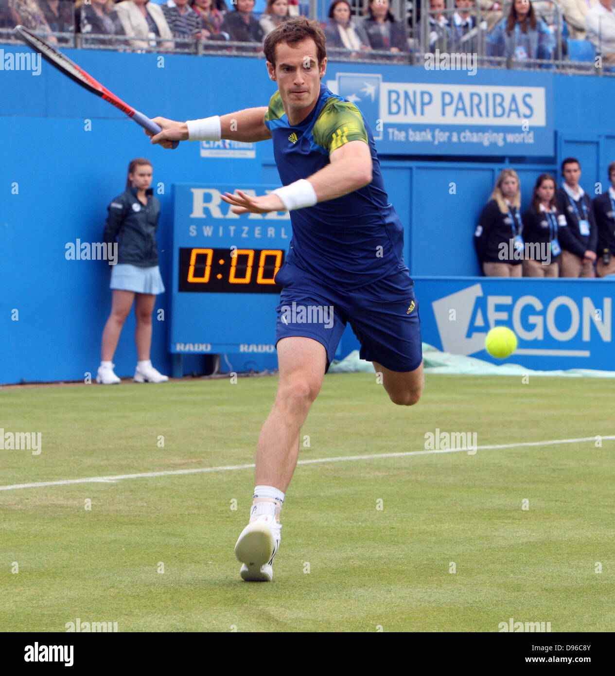 London, UK. 12. Juni 2013. Andy Murray (GBR) V Nicolas Mahut (FRA) während der Aegon Championships von The Queen Stockfoto