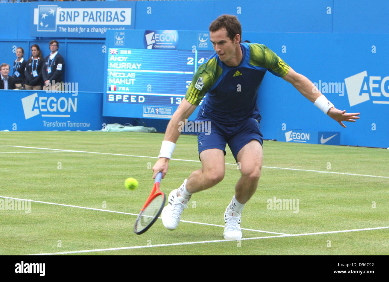 London, UK. 12. Juni 2013. Andy Murray (GBR) V Nicolas Mahut (FRA) während der Aegon Championships von The Queen Stockfoto
