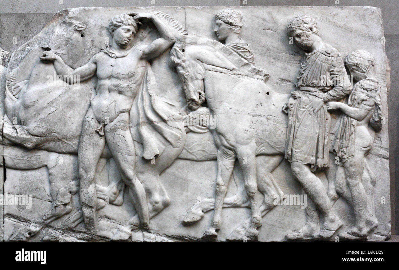 Der Parthenon-fries Detail. Griechischer Marmor Skulptur, zwischen 443-438 BC. Die vollständige Fries zeigt eine Erzählung Prozession von Männern, Frauen und Pferde. Stockfoto