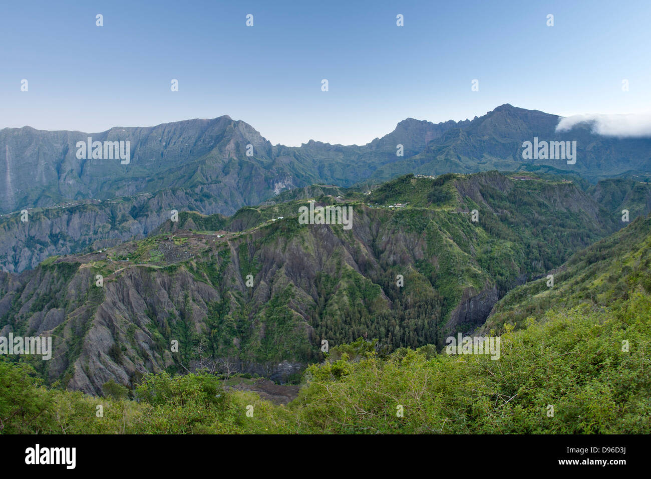 Dawn Blick auf die Caldera Cirque de Cliaos auf der französischen Insel La Réunion im Indischen Ozean. Stockfoto