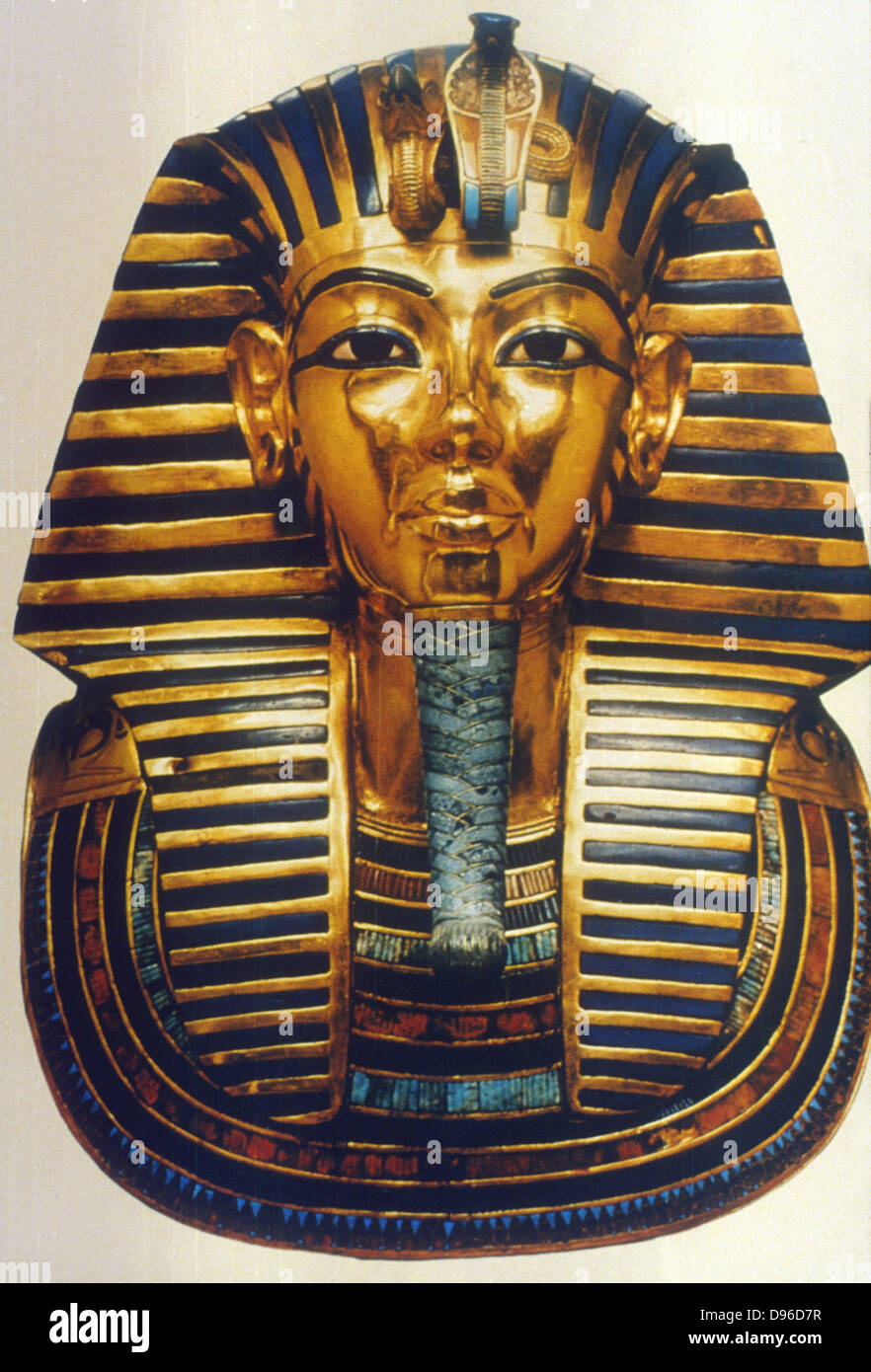 Tutanchamun (Tutankamen), König von Ägypten, regierte 1361-1352 v. Chr.. 18. Dynastie. Gold und Lapislazuli Grabkunst Maske. Ägyptisches Museum, Kairo Stockfoto