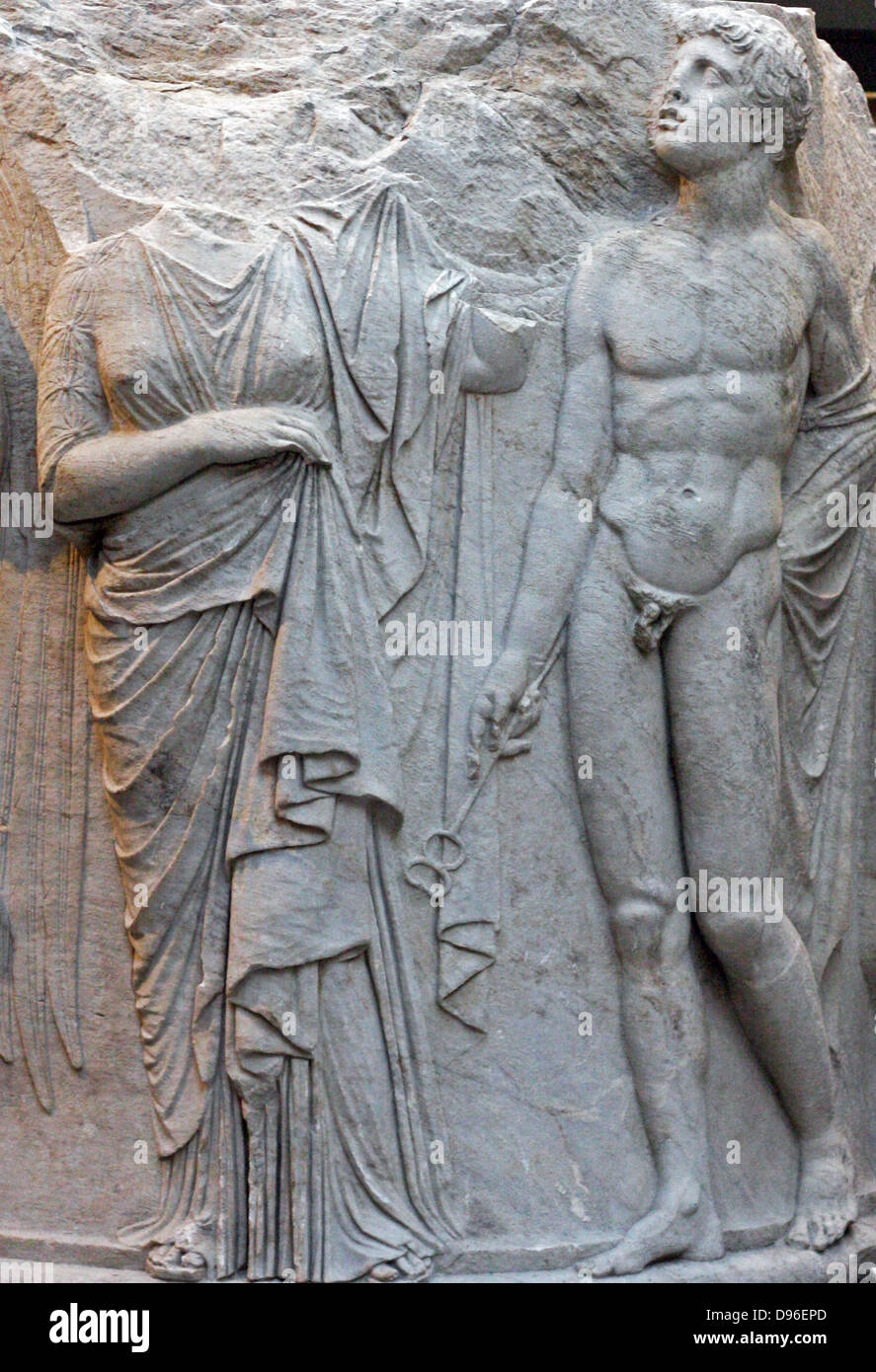 Sculpted Marmor Spalte drum. Ca. 325-300 BC. In Ephesus mit dem Tempel der Artemis gefunden. Diese Ansicht zeigt eine Drapierten Frau (evtl. Alkestis oder Eurydice) und eine Abbildung des Hermes Psychopompos. Stockfoto