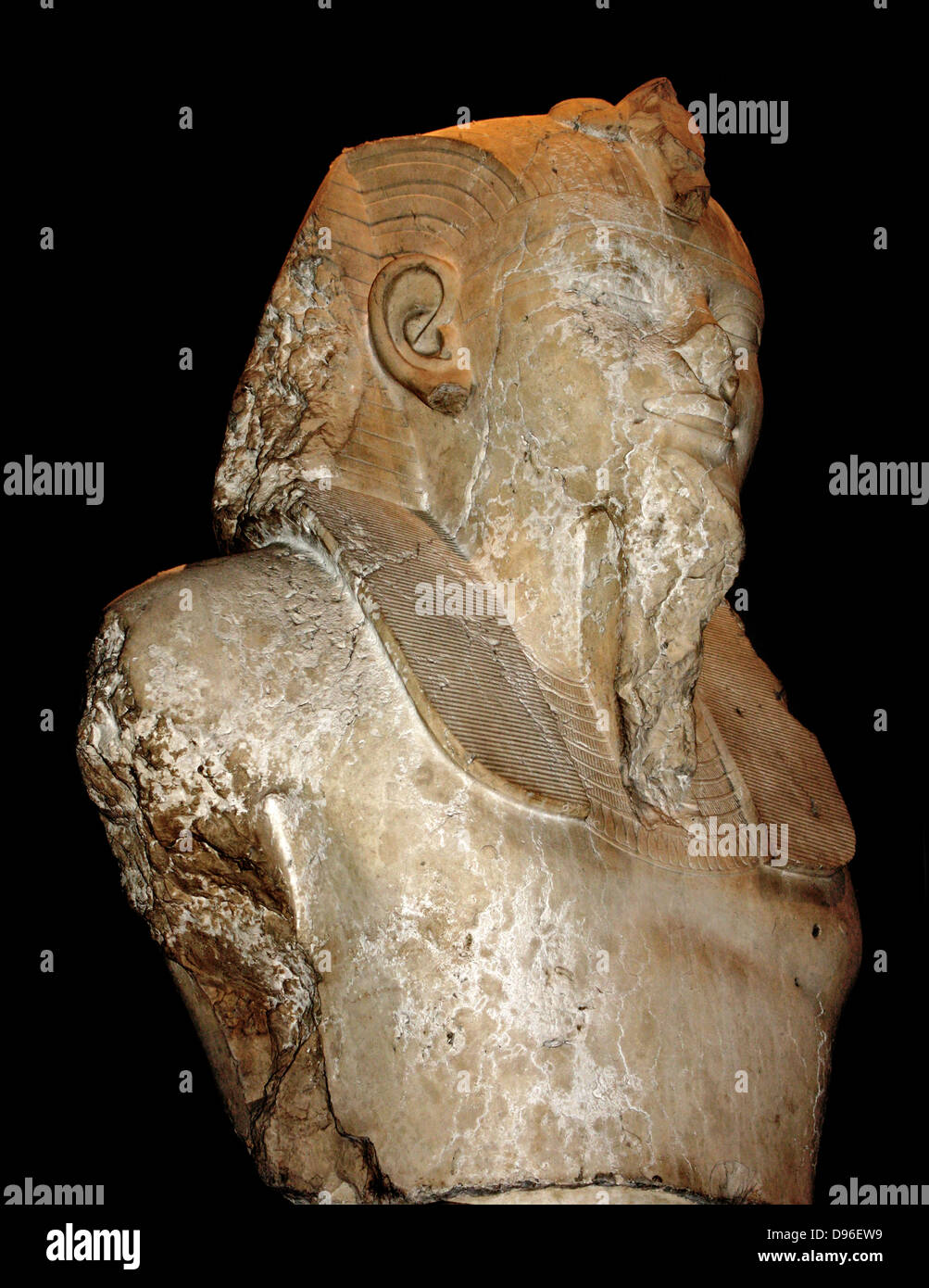 Den oberen Teil des Ägyptische Statue von Amenhotep III. Achtzehnten Dynastie (ca. 1370 v. Chr.) aus Theben. Früher geschmückt Leichenhalle des Königs Tempel. Stockfoto