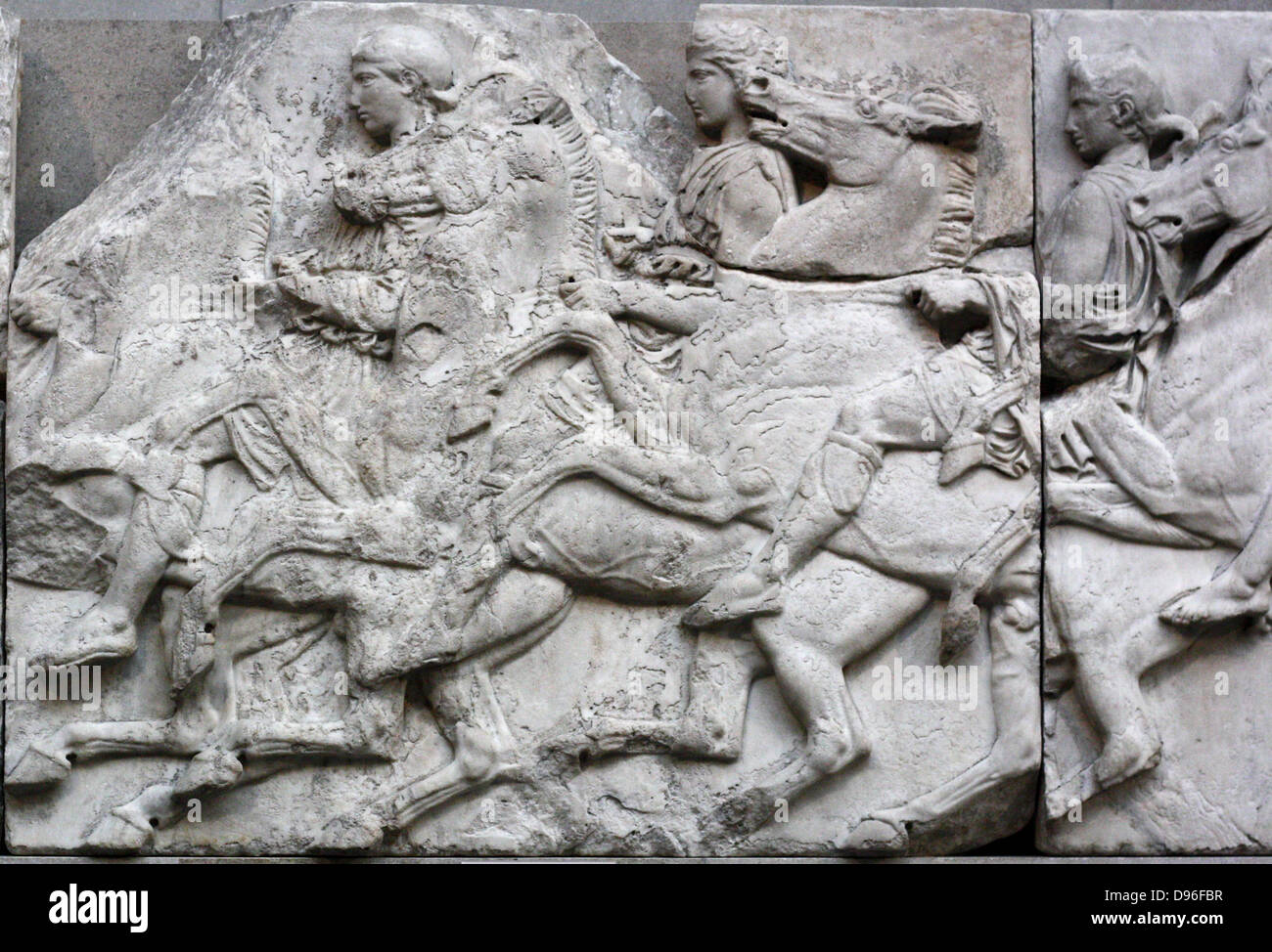 Der Parthenon-fries Detail. Griechischer Marmor Skulptur, zwischen 443-438 BC. Die vollständige Fries zeigt eine Erzählung Prozession von Männern, Frauen und Pferde. Stockfoto