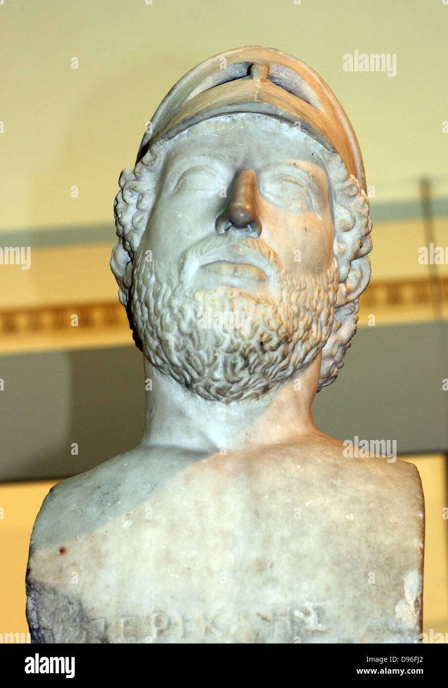 Sculpted Marmor Porträtkunst des Perikles, ehemaliger Herrscher von Athen. Roman, 2.Jahrhundert Kopie der griechischen Original ihn als Model Citizen Soldier. Stockfoto