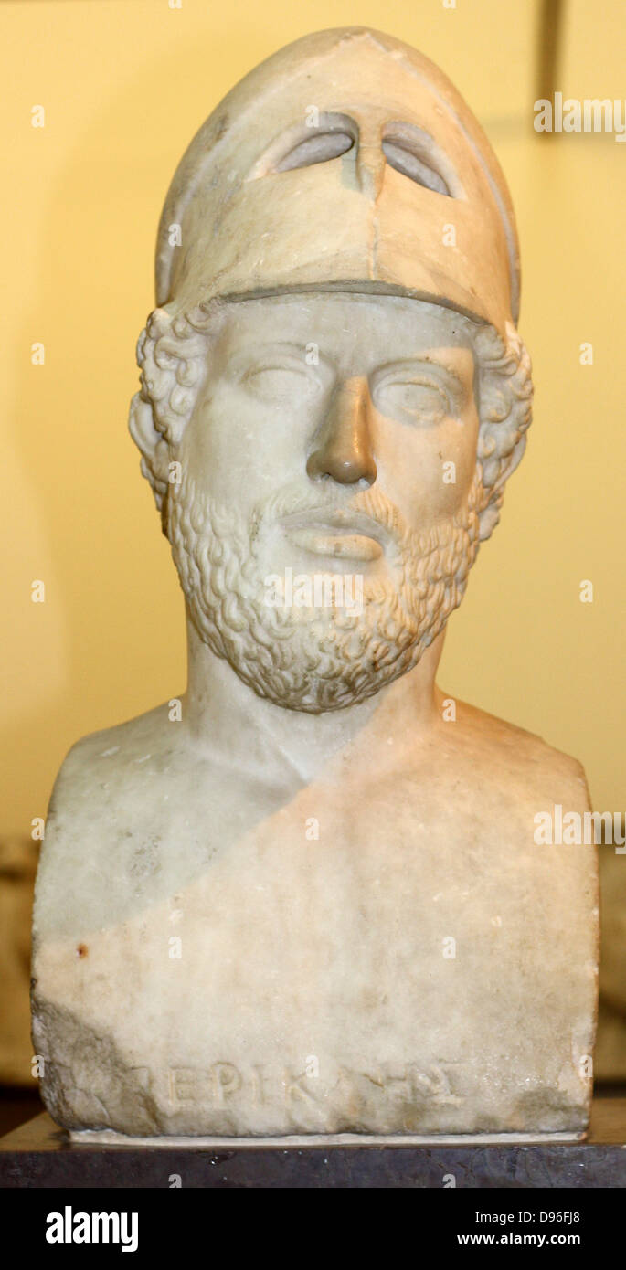 Sculpted Marmor Porträtkunst des Perikles, ehemaliger Herrscher von Athen. Roman, 2.Jahrhundert Kopie der griechischen Original ihn als Model Citizen Soldier. Stockfoto