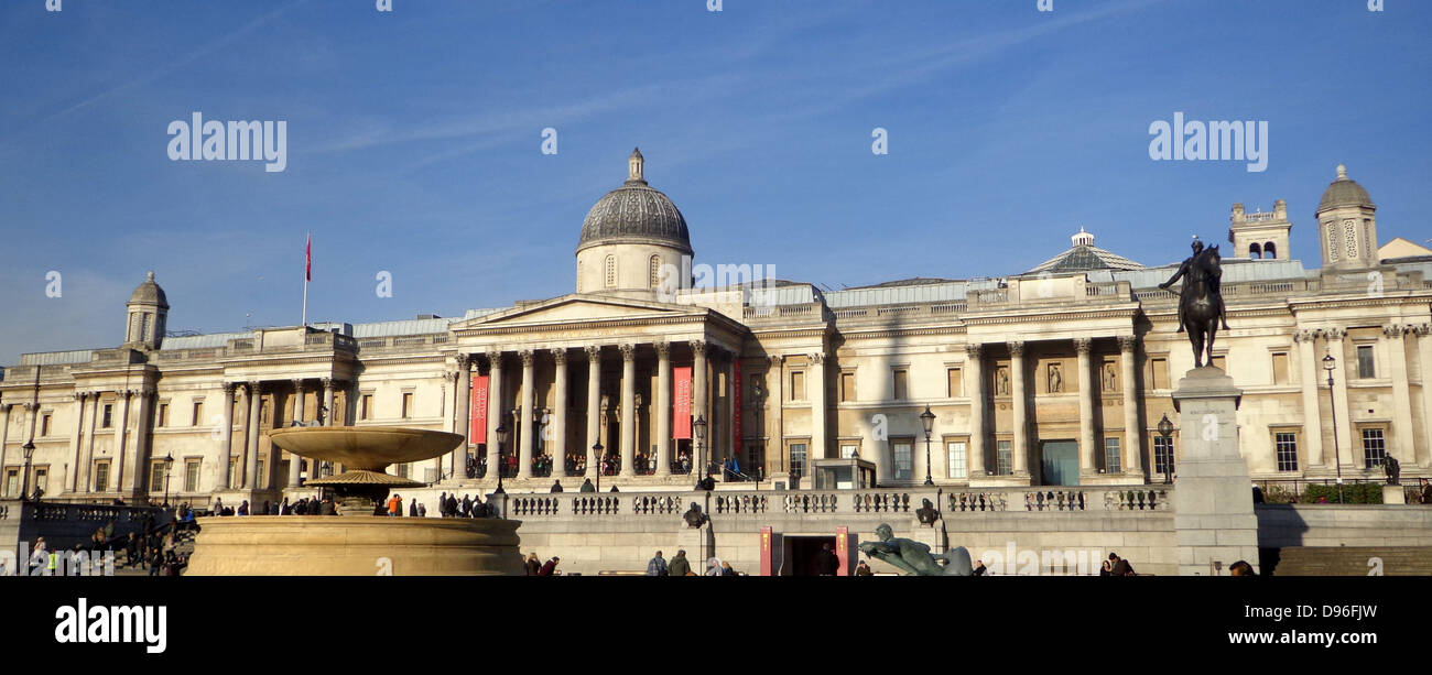 Nationalgalerie, Trafalgar Square, London. Entworfen von William Wilkins in 1832 – 1838 AD. Panoramatisch fotografiert. Stockfoto
