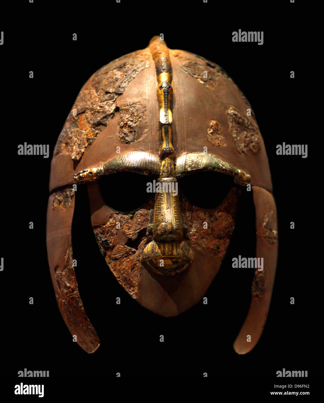 Sutton Hoo Helm. 7. nachchristlichen Jahrhundert, England. Eine von nur 4 Frühes Mittelalter Helme in England gefunden. Aus Bronze, Silber Draht und Granat. Verfügt über Panels, die heroische Szenen. Stockfoto