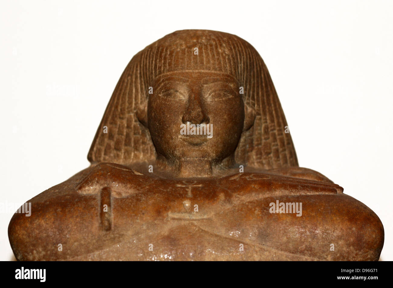 Ägyptische Statue von Teti. 18. Dynastie (ca. 1450 v. Chr.), vermutlich von Karnak. Teti gezeigt auf einem matt mit seiner Füße und Arme ragen aus einem Leopard haut Fell sitzt. Stockfoto