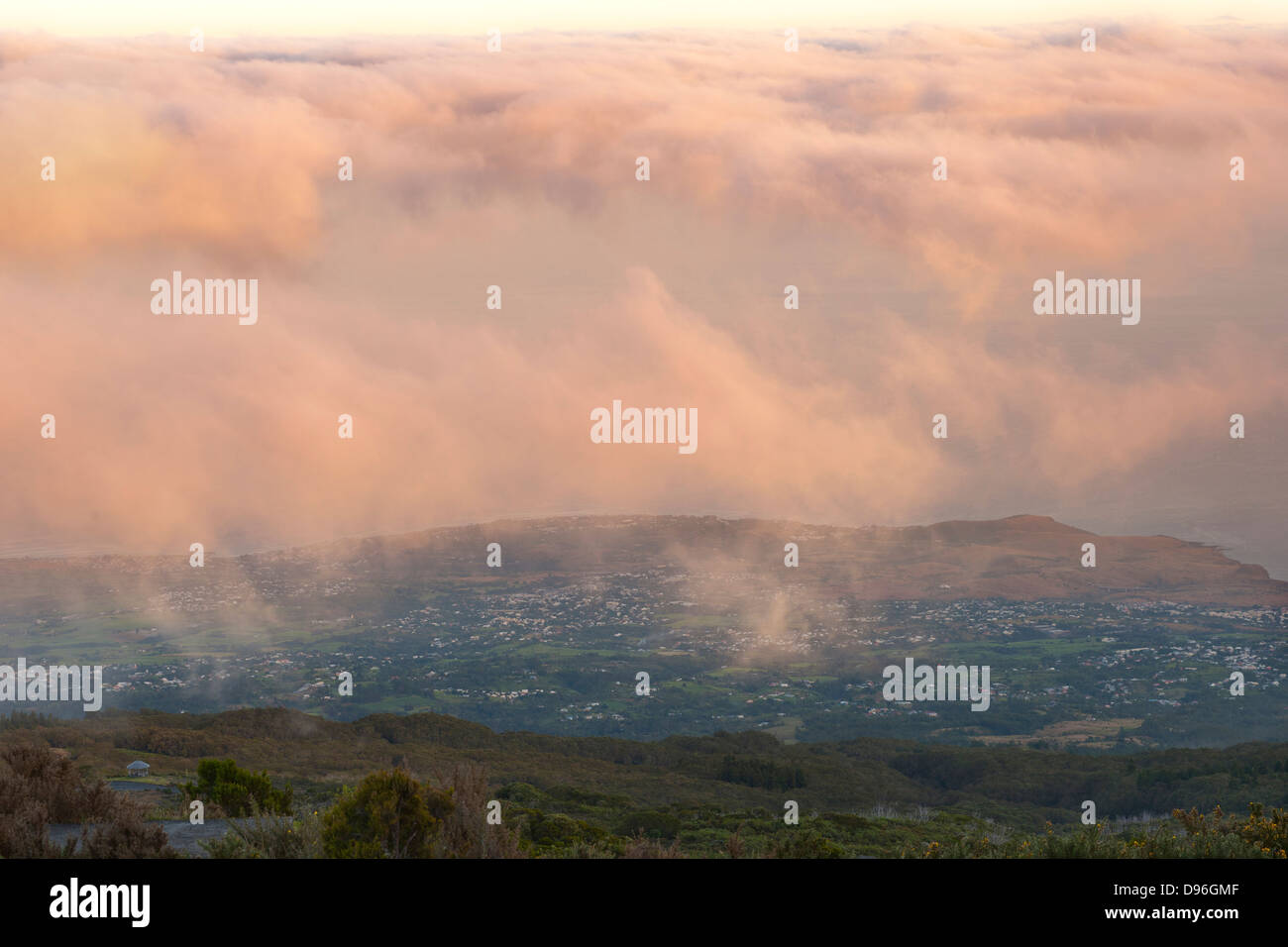 Am frühen Morgen Blick auf der Westküste von der französischen Insel La Réunion im Indischen Ozean. Stockfoto