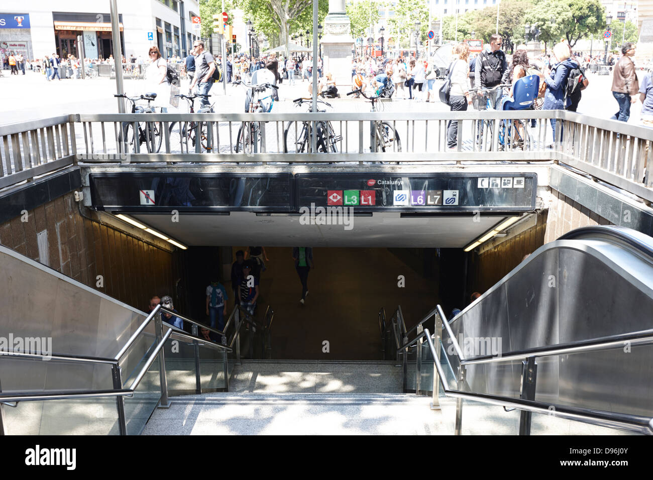 Eingang zur u-Bahn-Station Catalunya auf la Rambla Barcelona Katalonien Spanien Stockfoto