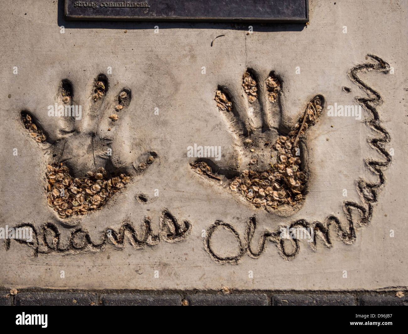 Hand prints in concrete Fotos und Bildmaterial in hoher Auflösung Alamy