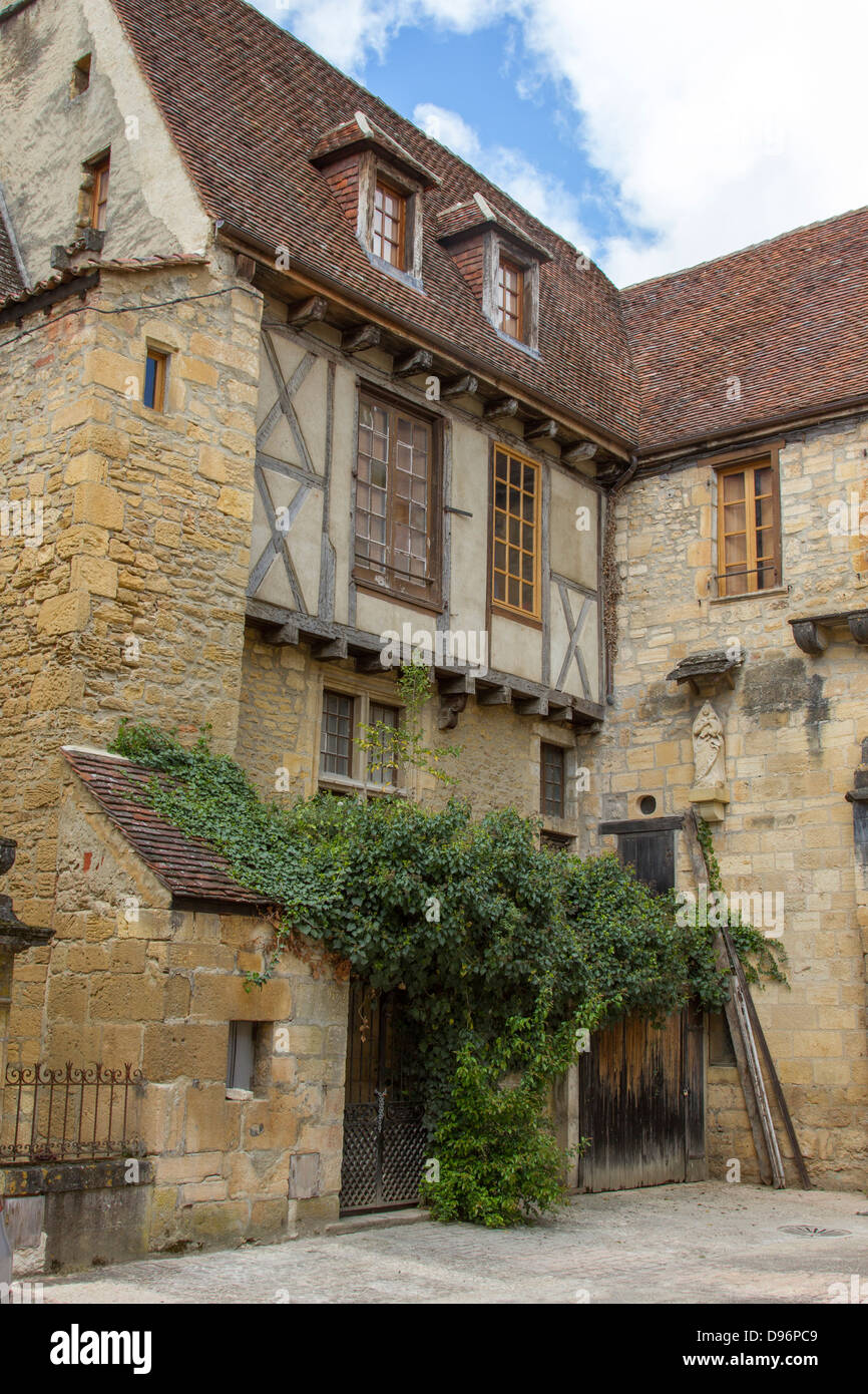 Charmante mittelalterliche Sandsteinhaus in Sarlat, Dordogne Region Frankreichs Stockfoto