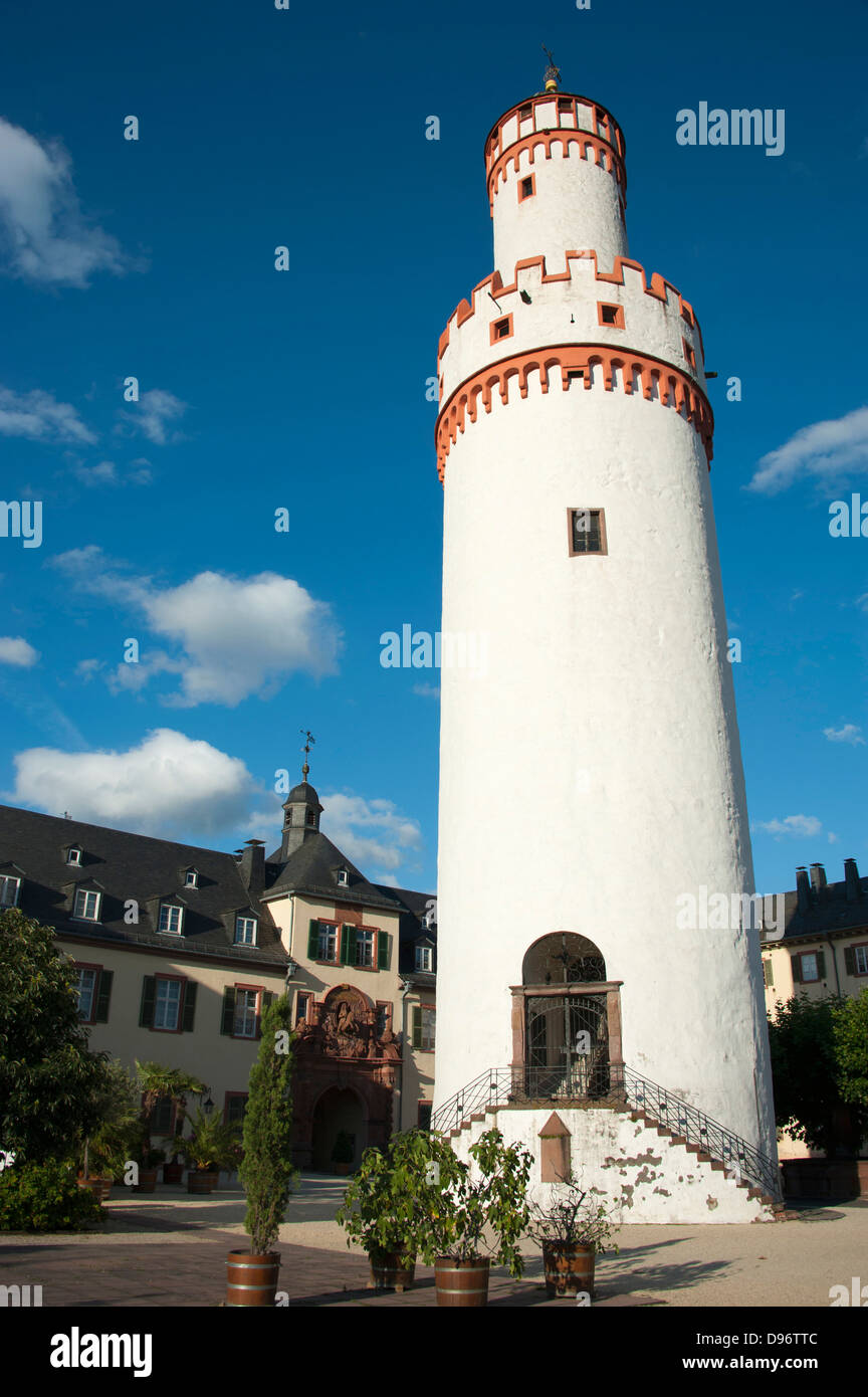 freistehende Bergfried im Innenhof Garten Schloss Bad Homburg Hessen Deutschland Stockfoto