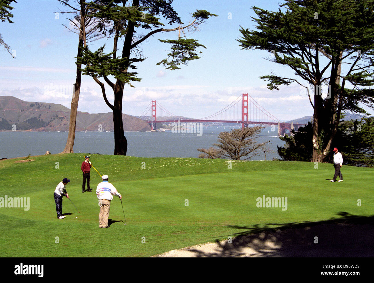 Golfer spielen auf Putting Green im Linclon Park Golf course Stockfoto