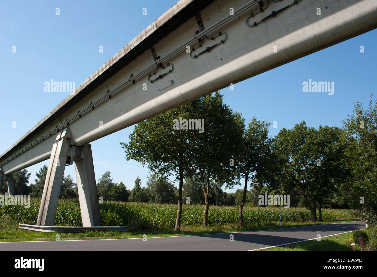 Maglev Trail, Trasse, Lathen, Emsland, Niedersachsen, Deutschland, Transrapid, Magnetschwebebahn, Trasse, Lathen, Emsland, Niede Stockfoto Maglev Trail, Trasse, Lathen, Emsland, Niedersachsen, Deutschland, Transrapid, Magnetschwebebahn, Trasse, Lathen, Emsland, Niede Stockfoto