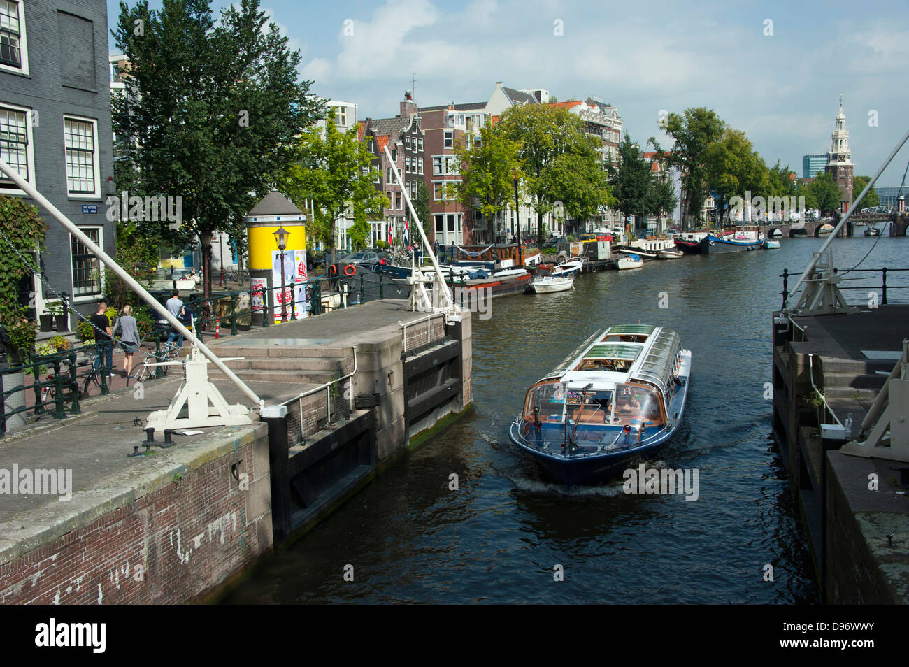 Ausflugsschiff, Kanal, Oudeschansgracht, Amsterdam, Niederlande, Europa, Ausflugsboot, Oudeschansgracht, Amsterdam, Niederlande Stockfoto