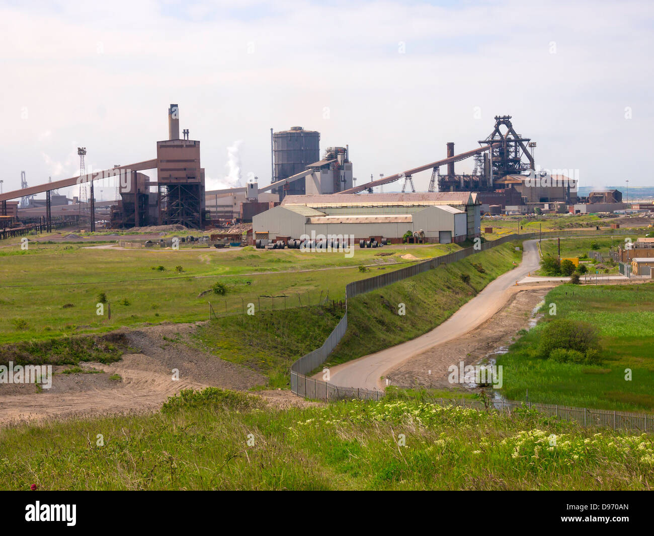 Redcar Steel Works of Thai Firma SSI Stahlwerk mit neuen Kohlekraftwerks Zertrümmerung kurz vor der Fertigstellung Juni 2013 Stockfoto