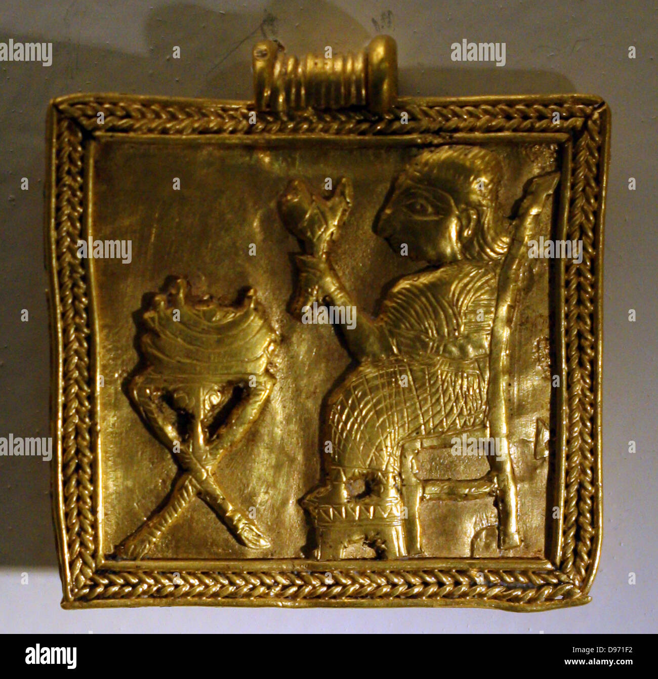 Vergoldete Brosche aus Assyrien Circa 12:00. Stockfoto