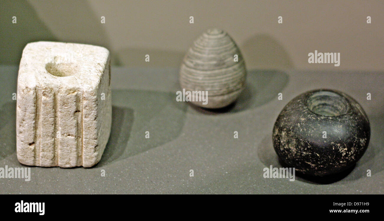 Tools es gibt viele Hinweise auf handwerkliche Tätigkeiten 3-1. Jahrtausend v. Chr. Wetzsteine und Wetzsteine und Anhänger Stein Anhänger. Stockfoto