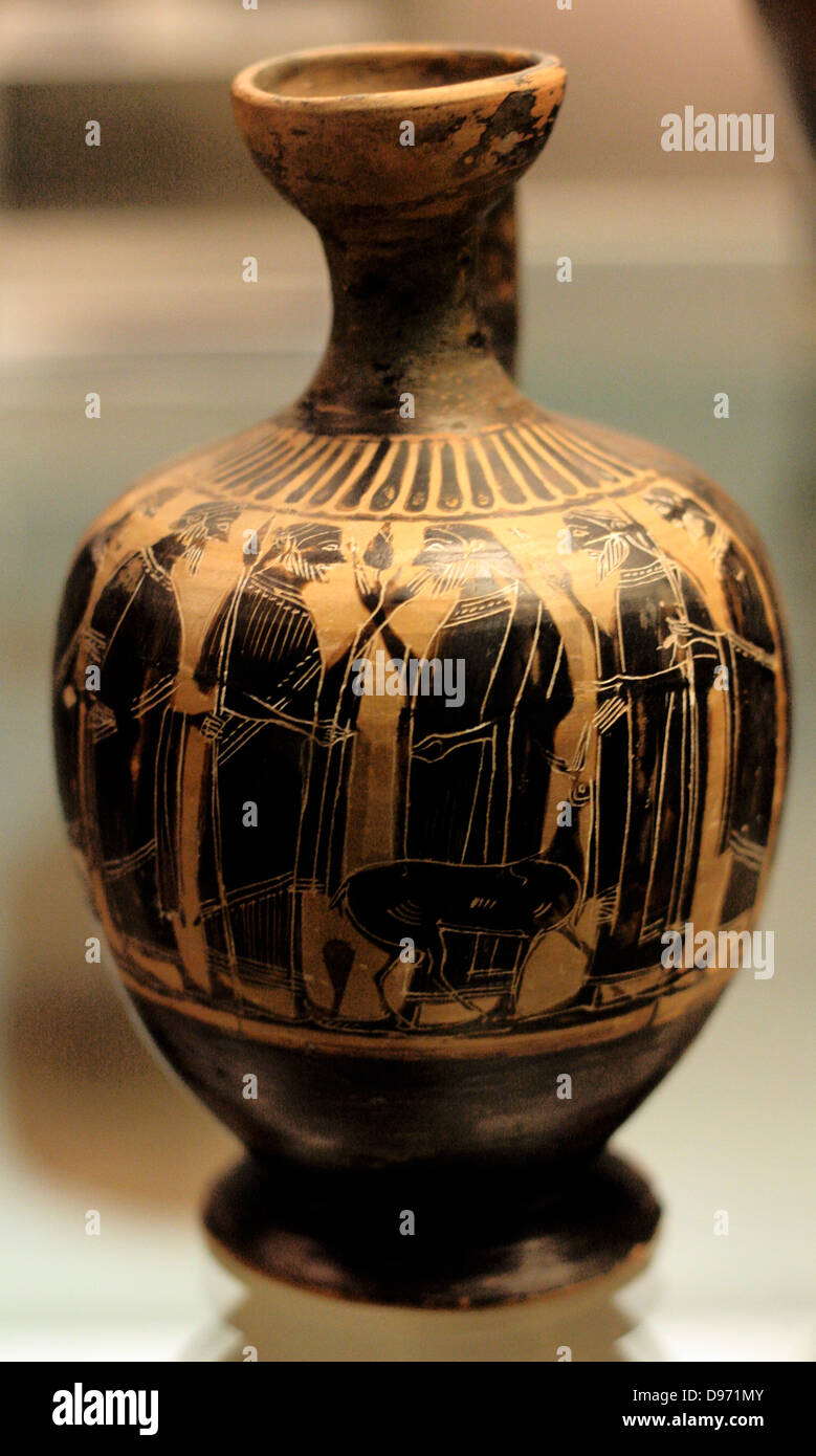 Schwarz-gemustert Lakythos (Öl oder Parfüm Flasche): eine Gruppe von Männern, zwei mit Speeren, und Reh gemacht in Athen etwa 540-520 von Athen. Stockfoto