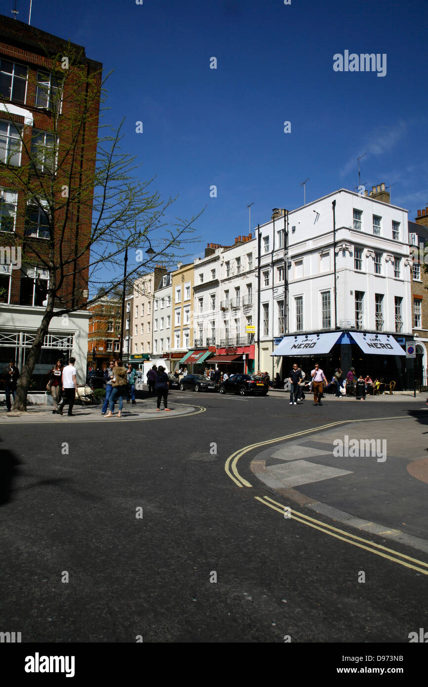 Auf der Suche von Rathbone Place in Richtung Charlotte Street, Fitzrovia, London, UK Stockfoto