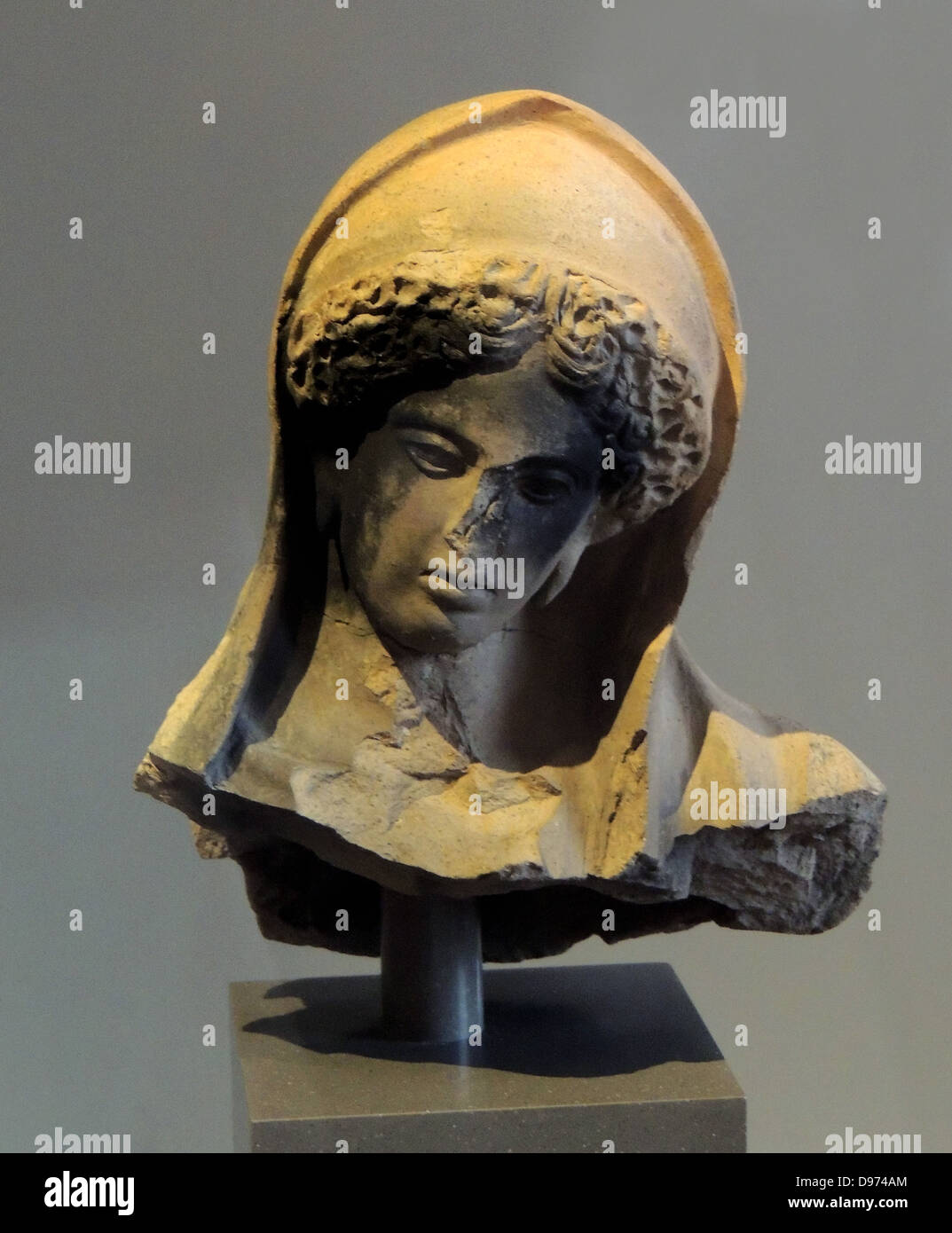Kopf einer weiblichen Figur Terrakotta 3. Jahrhundert v. Chr. Herkunft unbekannt. Stockfoto