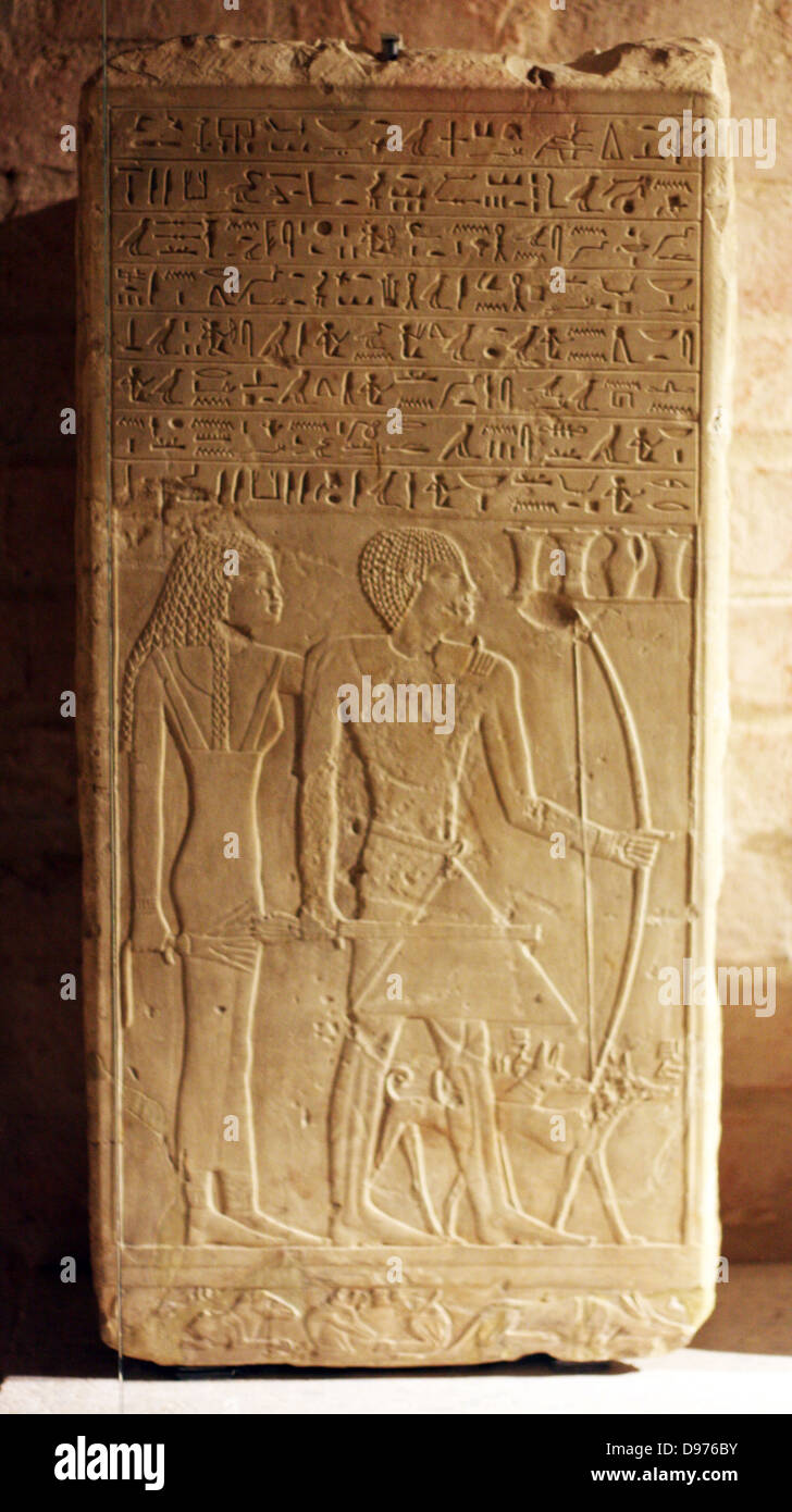 Stele von Kai, Chef der Wüste Jäger mit seinem Lieblings Hunde. 11/12 Dynastie 2000 v. Chr. Kamula Stockfoto