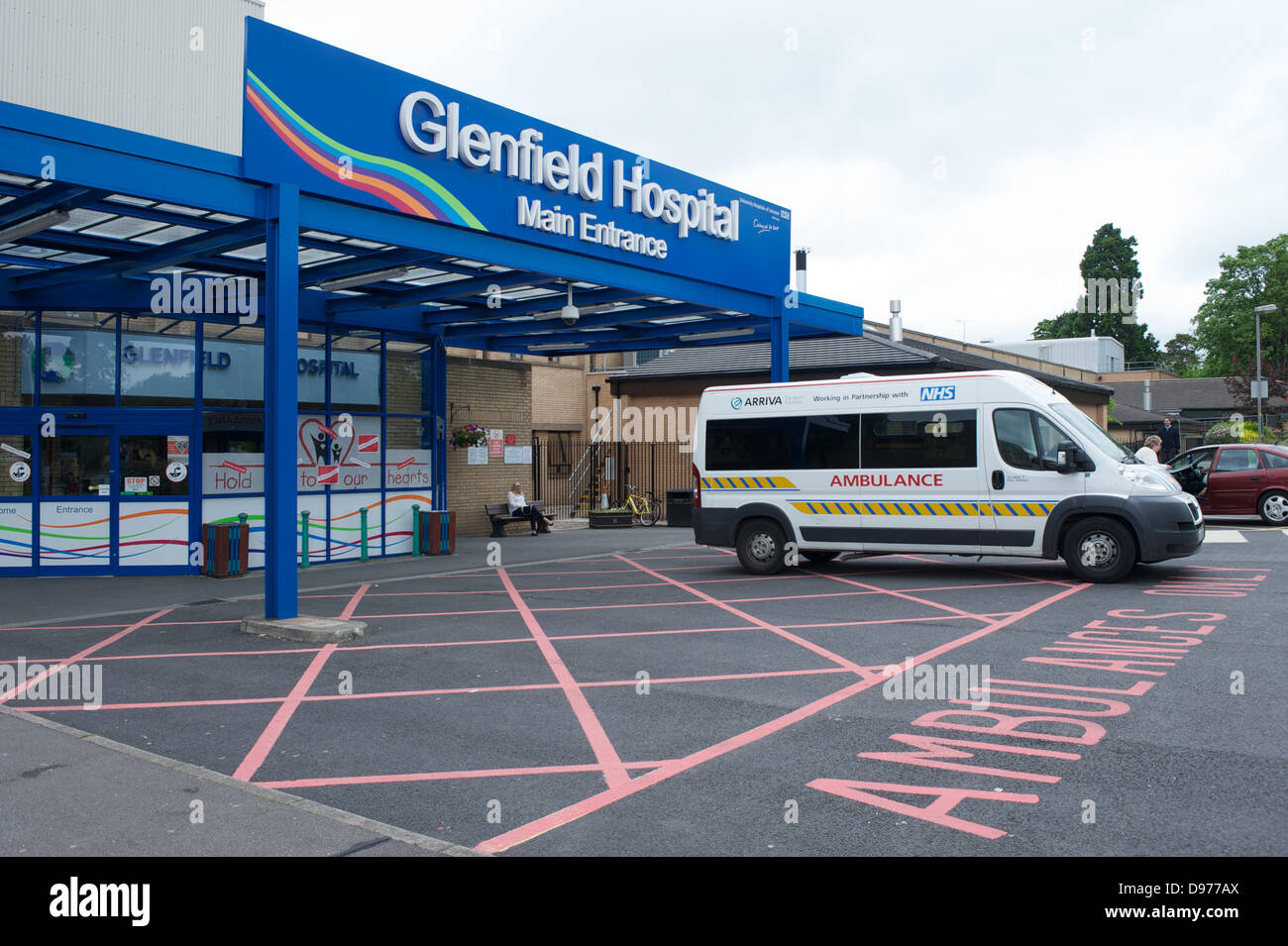 Leicester, UK. 13. Juni 2013. Leicesters Glenfield Hospital Haupteingang.  Kinder Herzchirurgie Reform suspendiert, nachdem Jeremy Hunt, Staatssekretär für Gesundheit, sagte, die Entscheidung sei fehlerhaft und bestellt eine unabhängige Überprüfung. Bildnachweis: Robin Palmer/Alamy Live News Stockfoto