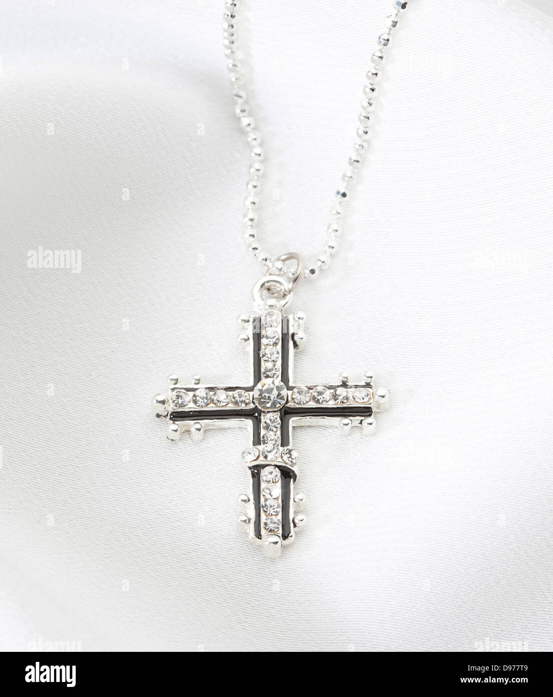 Schönen Diamanten Kreuz Halskette Stockfoto