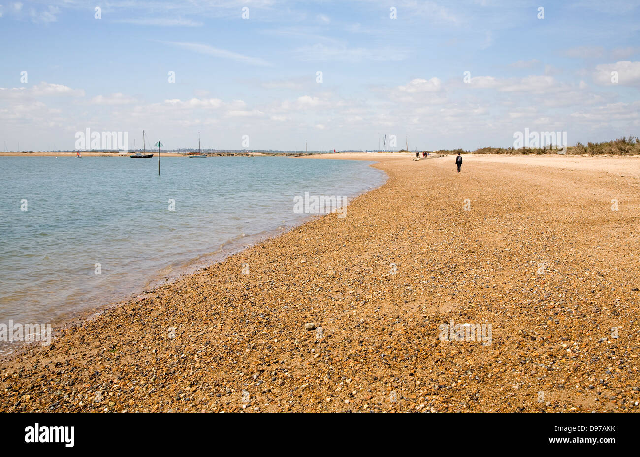 Sand und Kies Strand von West Mersea, Mersea Island, Essex, England Stockfoto