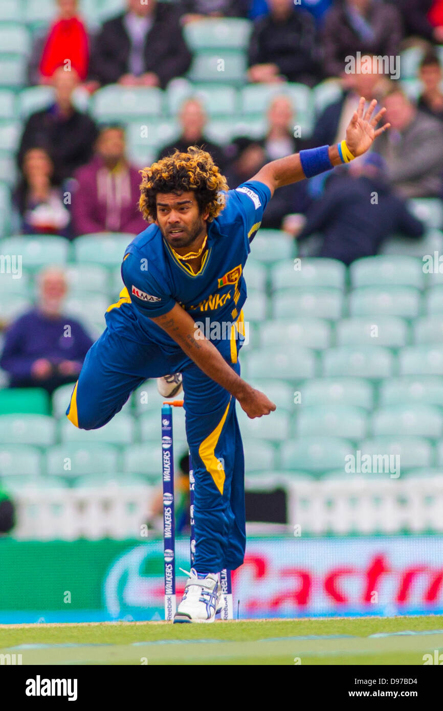 London, UK. 13. Juni 2013.  Sri Lanka Lasith Malinga bowling während der ICC Champions Trophy international Cricket-Match zwischen England und Sri Lanka an The Oval Cricket Ground auf 13. Juni 2013 in London, England. (Foto von Mitchell Gunn/ESPA/Alamy Live-Nachrichten Stockfoto